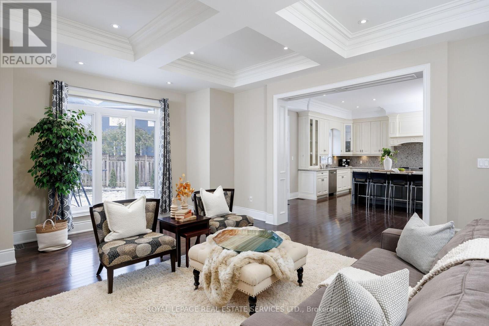 125 Paliser Court, Oakville, Ontario  L6K 2H1 - Photo 2 - W12937084