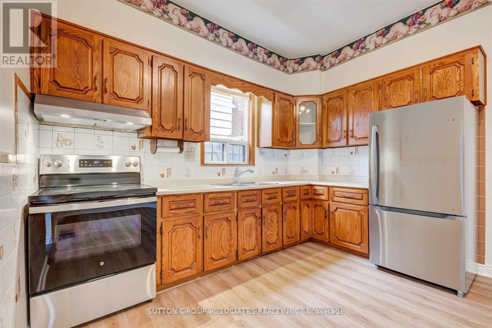 491 Roxton Road, Toronto, Ontario  M6G 3R5 - Photo 8 - C12945722