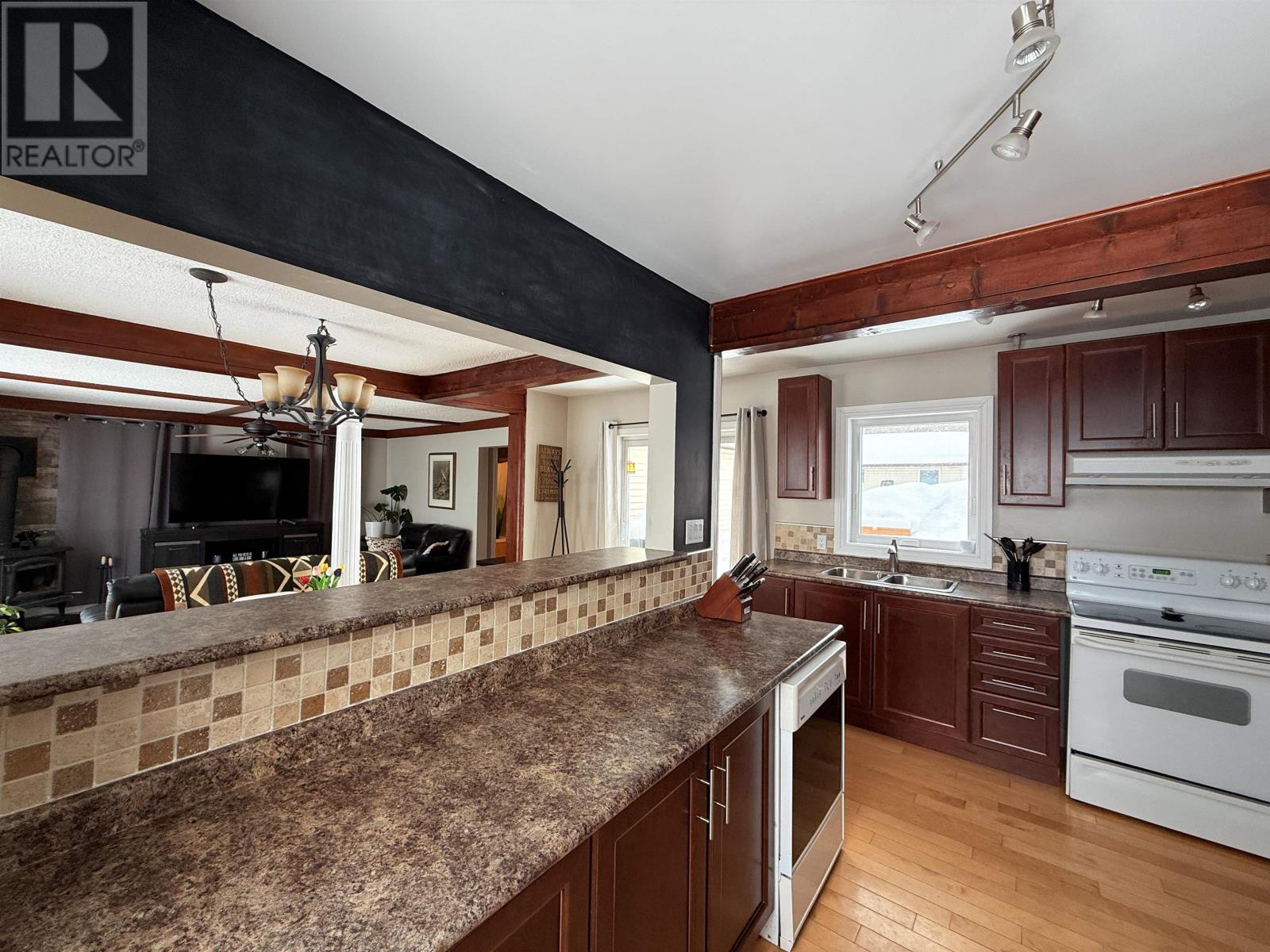 10 Queen St, Sioux Lookout, Ontario  P8T 1E8 - Photo 7 - TB2600585