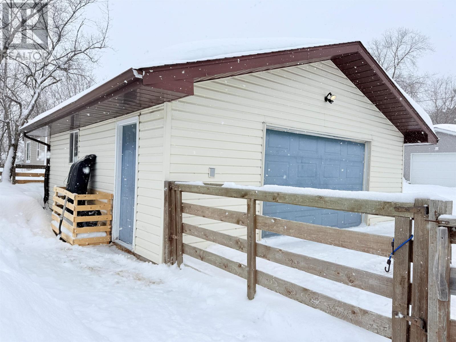 10 Queen St, Sioux Lookout, Ontario  P8T 1E8 - Photo 3 - TB2600585