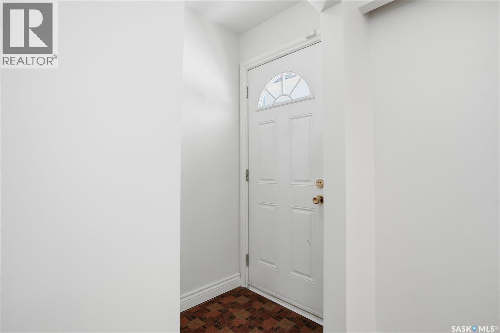 413 S Avenue N, Saskatoon, Saskatchewan  S7L 2Z9 - Photo 2 - SK031713