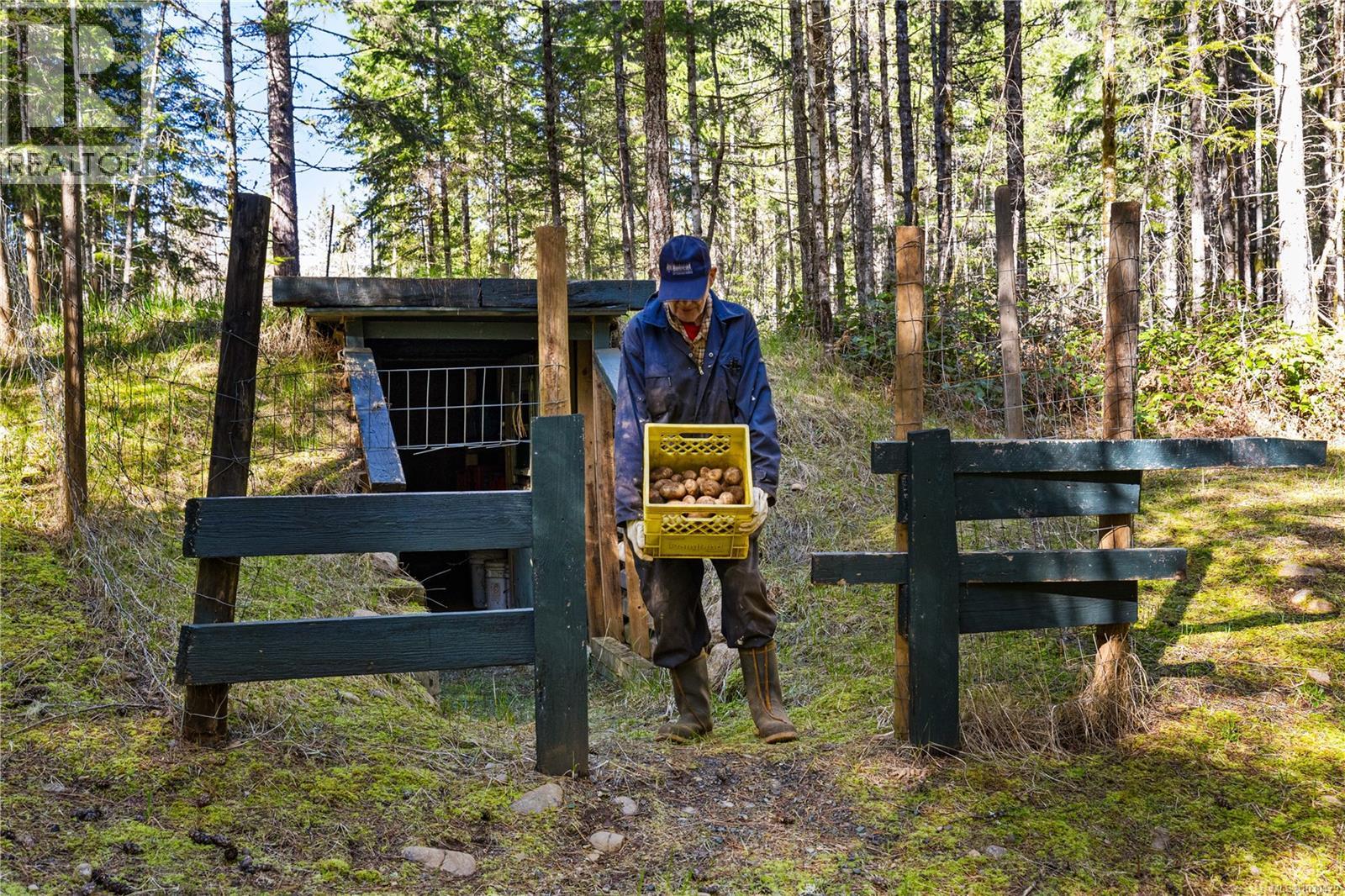 3917 Islak Rd, Black Creek, British Columbia  V9J 1Y9 - Photo 32 - 1030479