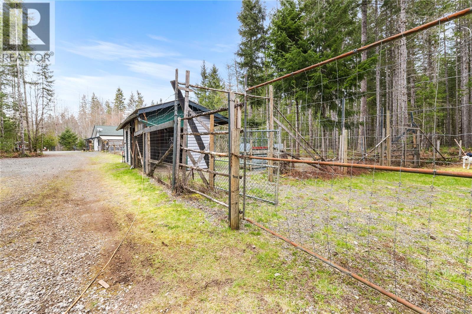 3917 Islak Rd, Black Creek, British Columbia  V9J 1Y9 - Photo 37 - 1030479