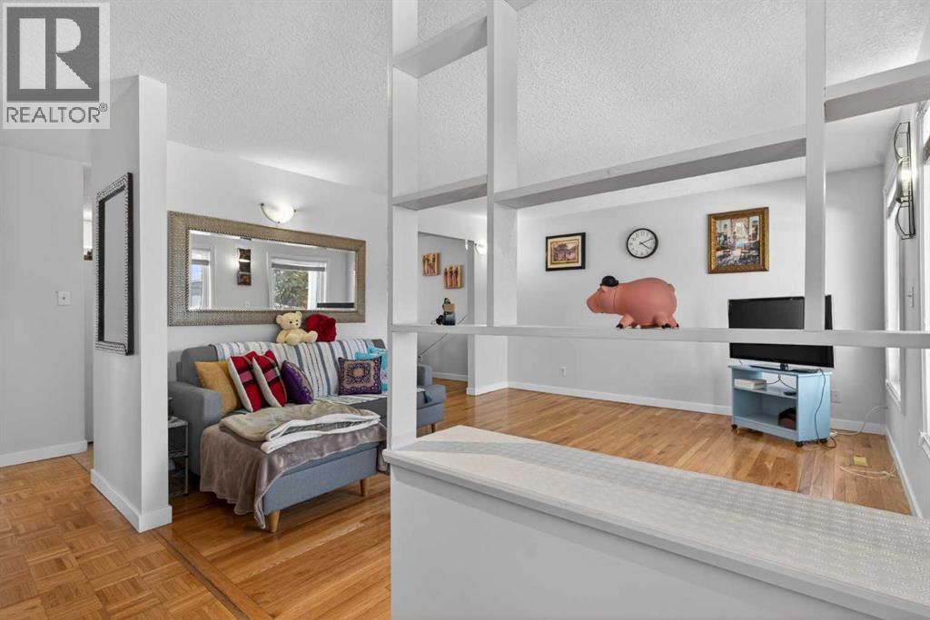 5122 48 Street NW, Calgary, Alberta  T3A 0S9 - Photo 8 - A2290226