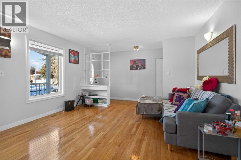 5122 48 Street NW, Calgary, Alberta  T3A 0S9 - Photo 10 - A2290226