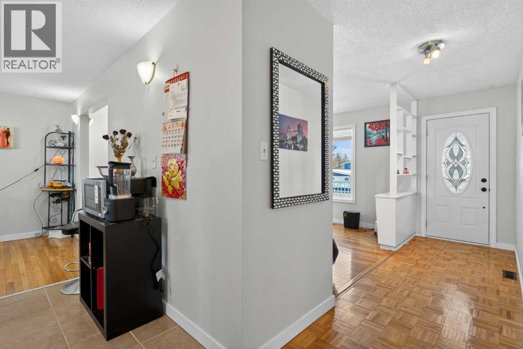 5122 48 Street NW, Calgary, Alberta  T3A 0S9 - Photo 13 - A2290226