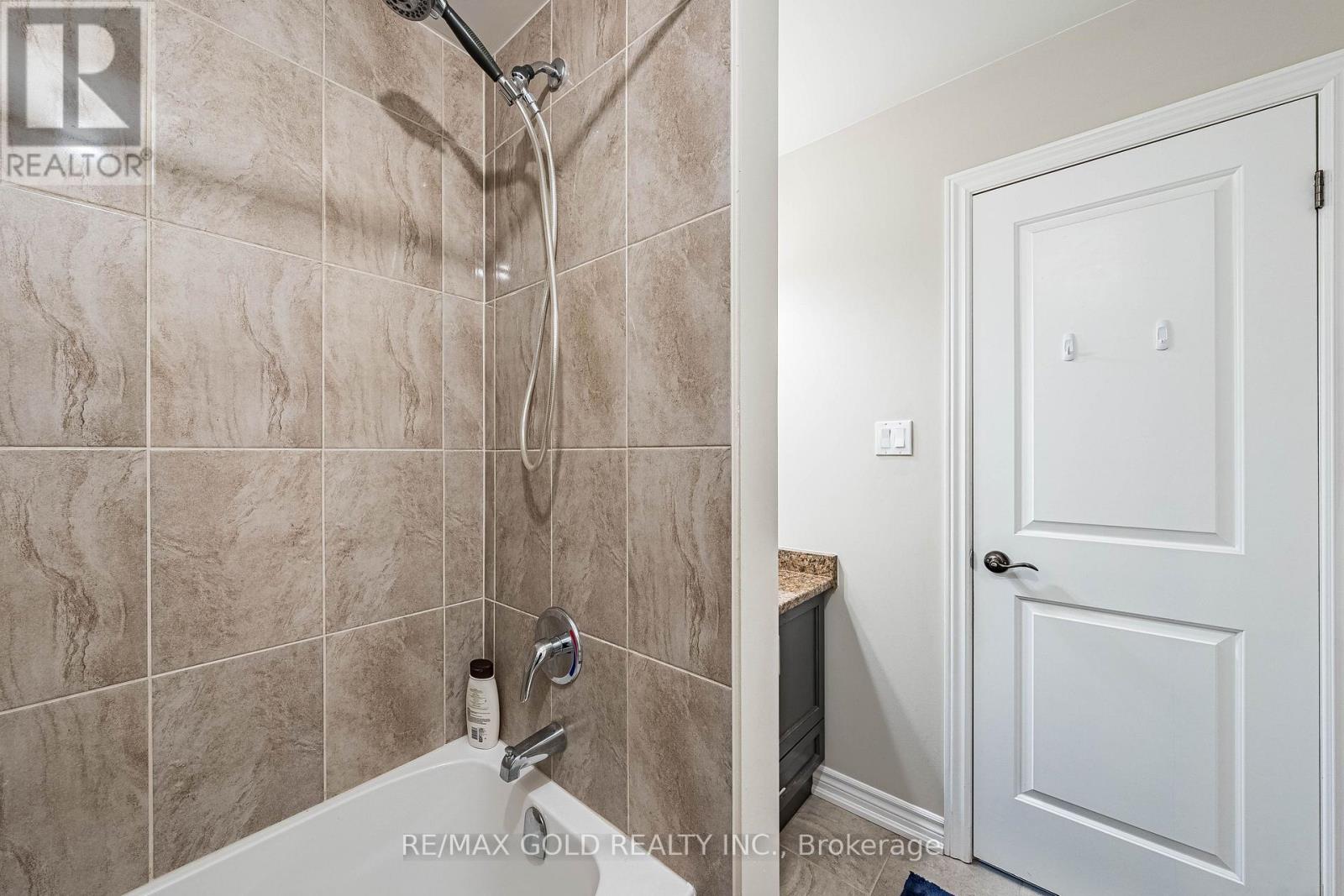 74 Walker Boulevard, New Tecumseth, Ontario  L9R 0N3 - Photo 35 - N12945734