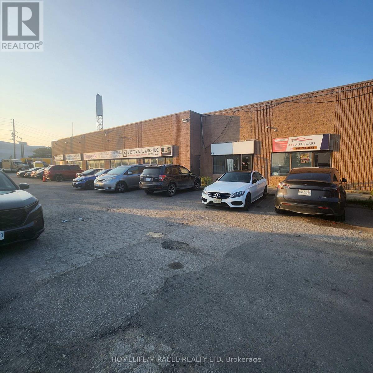 4 - 6720 Highway 7, Vaughan, Ontario  L4L 1A5 - Photo 2 - N12945784