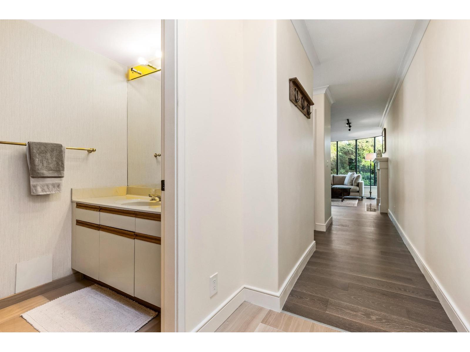 302 1250 Martin Street, White Rock, British Columbia  V4B 3W3 - Photo 10 - R3105305