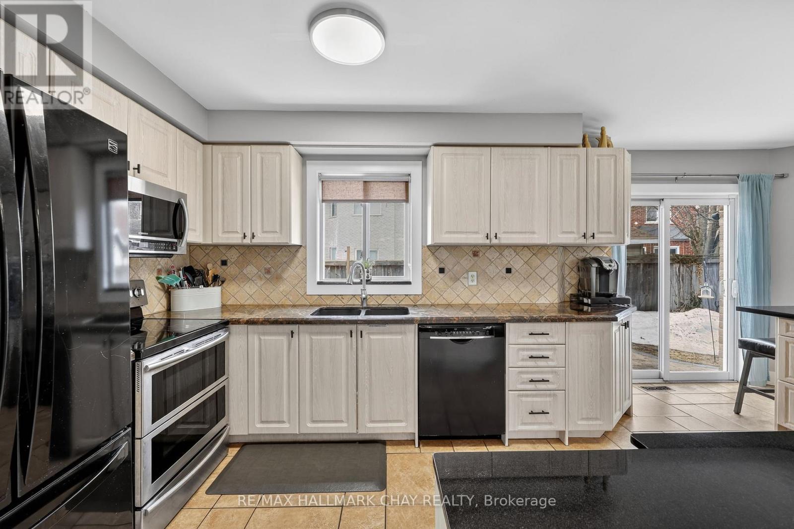 44 Sherwood Court, Barrie, Ontario  L4N 9V1 - Photo 10 - S12945672