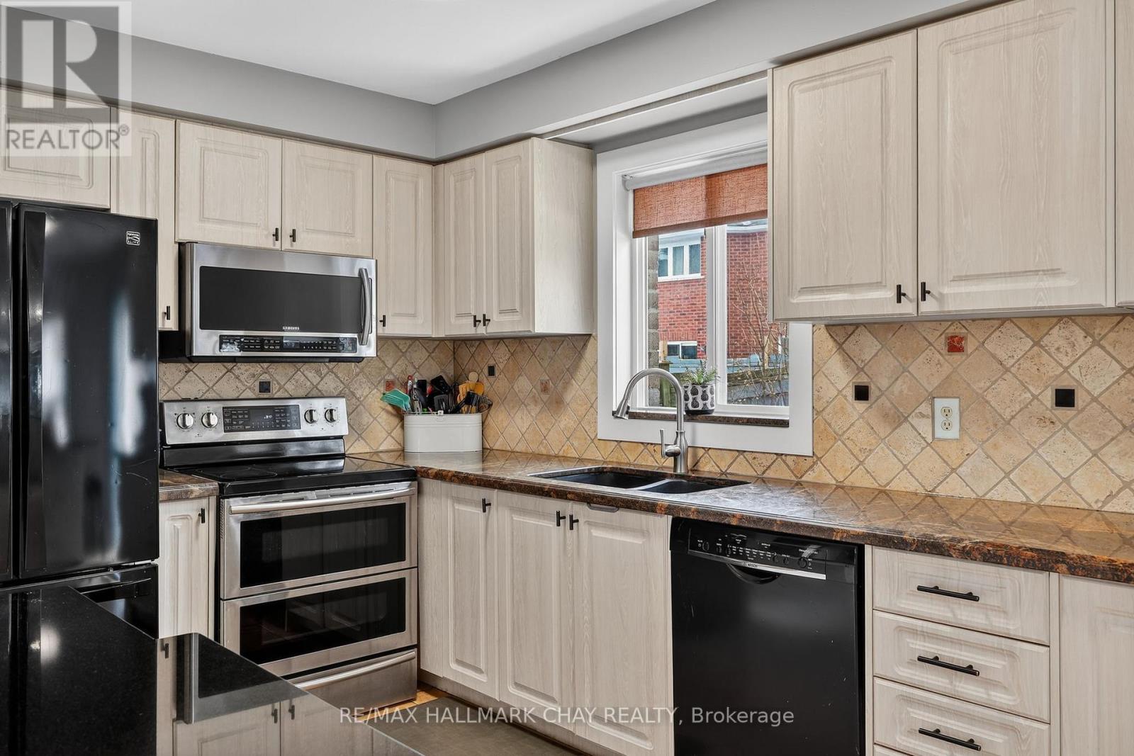 44 Sherwood Court, Barrie, Ontario  L4N 9V1 - Photo 11 - S12945672