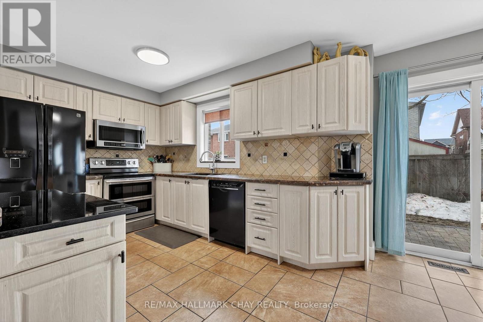 44 Sherwood Court, Barrie, Ontario  L4N 9V1 - Photo 8 - S12945672