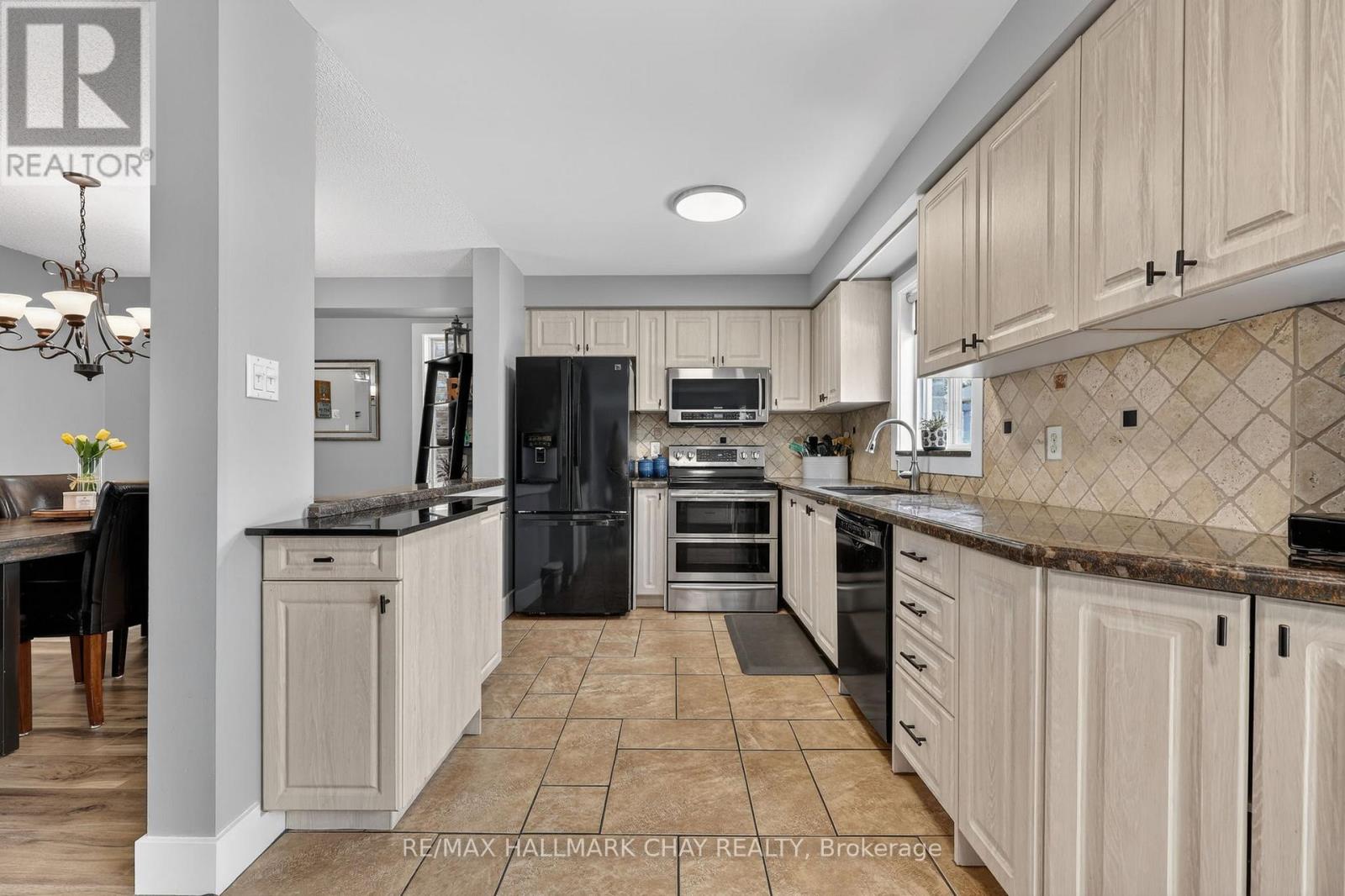 44 Sherwood Court, Barrie, Ontario  L4N 9V1 - Photo 9 - S12945672