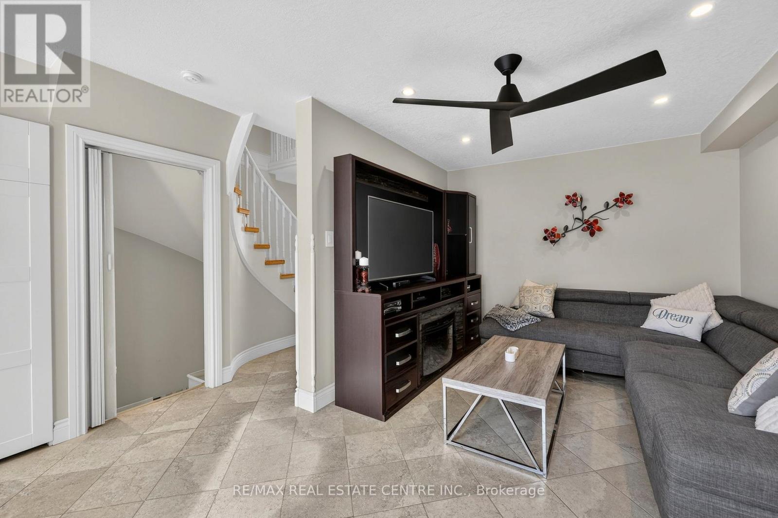 205 Walsh Crescent, Orangeville, Ontario  L9W 4T2 - Photo 14 - W12901694