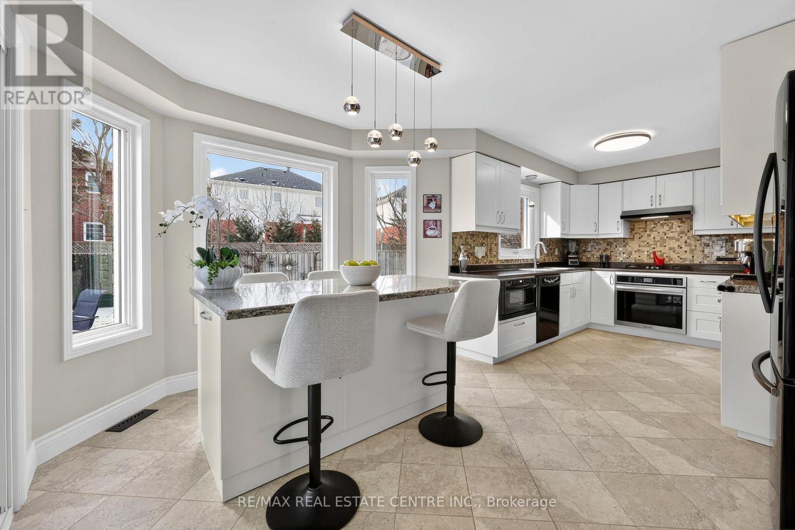 205 Walsh Crescent, Orangeville, Ontario  L9W 4T2 - Photo 4 - W12901694