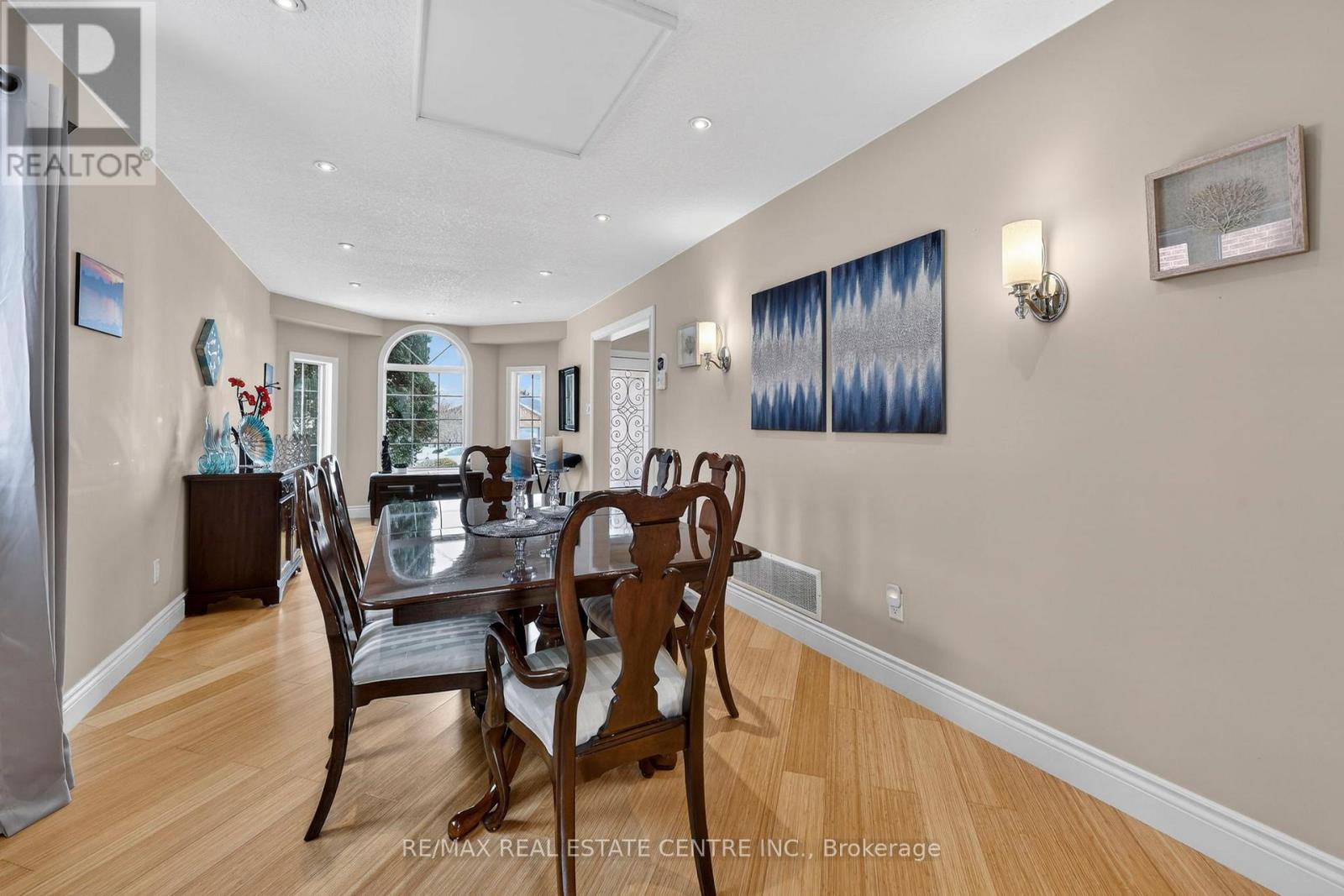 205 Walsh Crescent, Orangeville, Ontario  L9W 4T2 - Photo 9 - W12901694