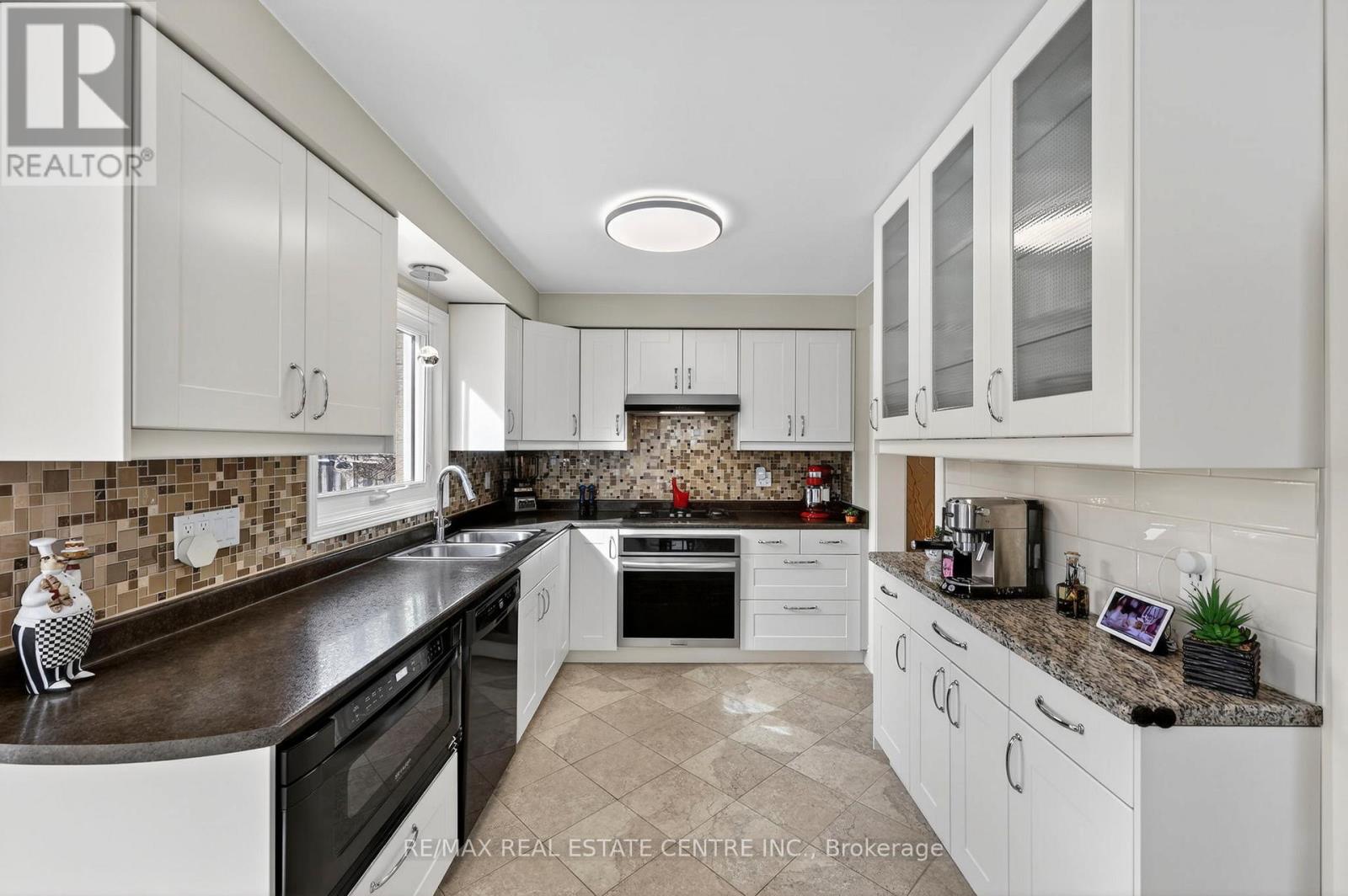 205 Walsh Crescent, Orangeville, Ontario  L9W 4T2 - Photo 6 - W12901694