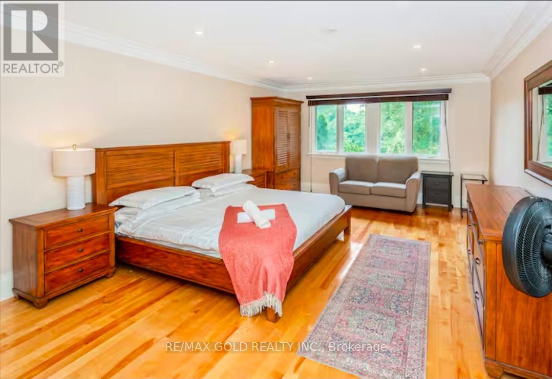 Upper - 1749 Wembury Road, Mississauga, Ontario  L5J 4G4 - Photo 11 - W12945406