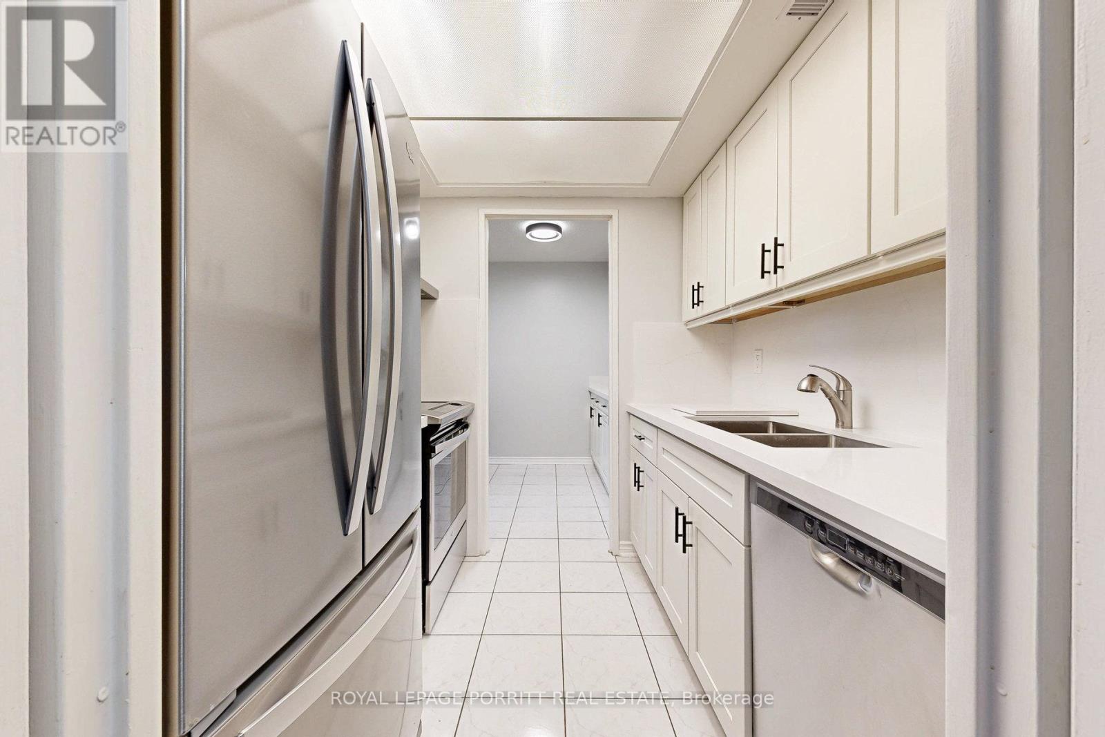 201 - 1535 Lakeshore Road E, Mississauga, Ontario  L5E 3E2 - Photo 13 - W12945586