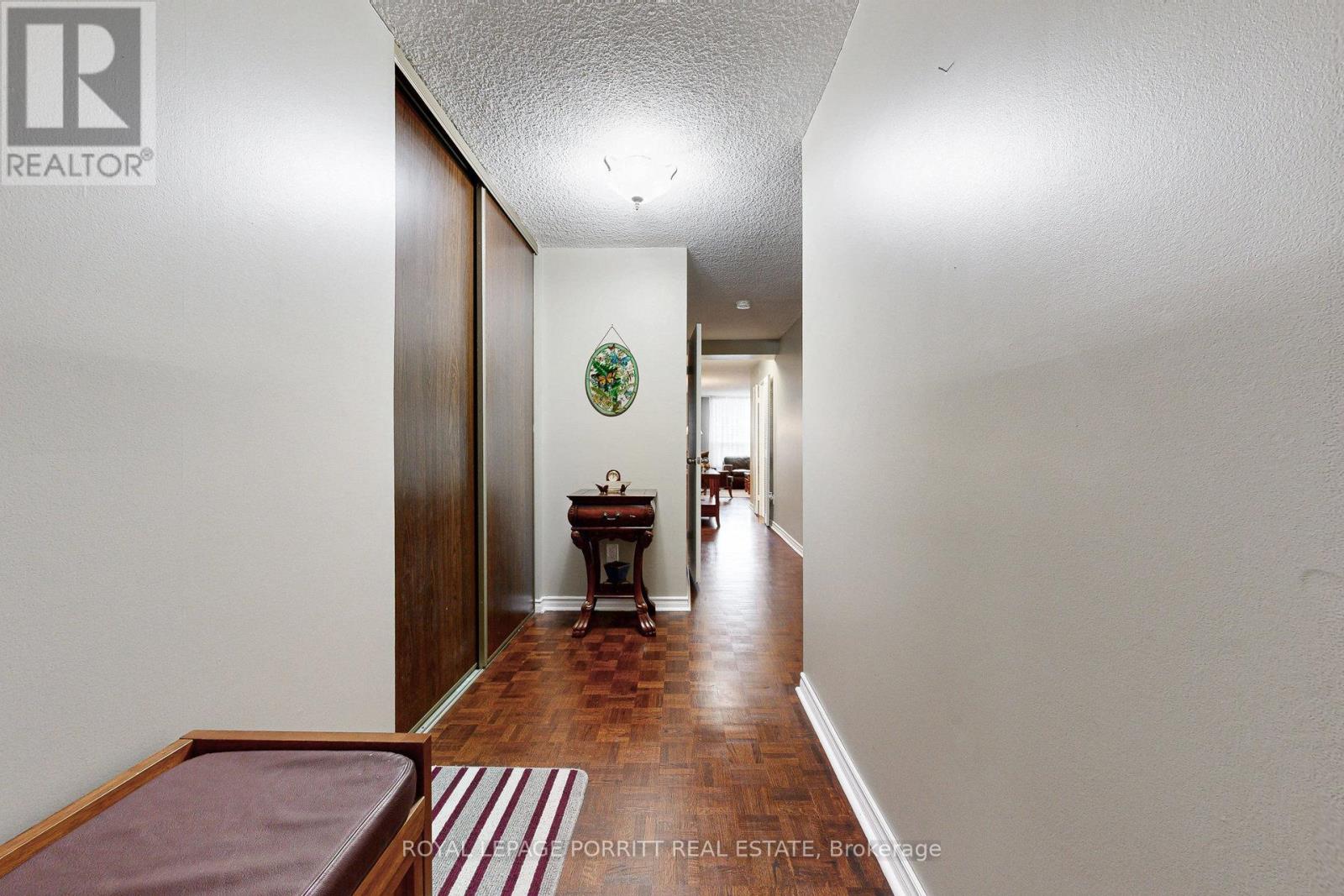 201 - 1535 Lakeshore Road E, Mississauga, Ontario  L5E 3E2 - Photo 2 - W12945586