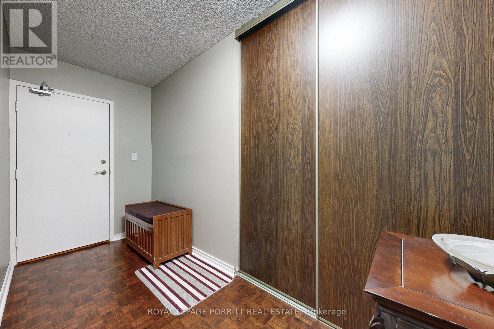 201 - 1535 Lakeshore Road E, Mississauga, Ontario  L5E 3E2 - Photo 3 - W12945586