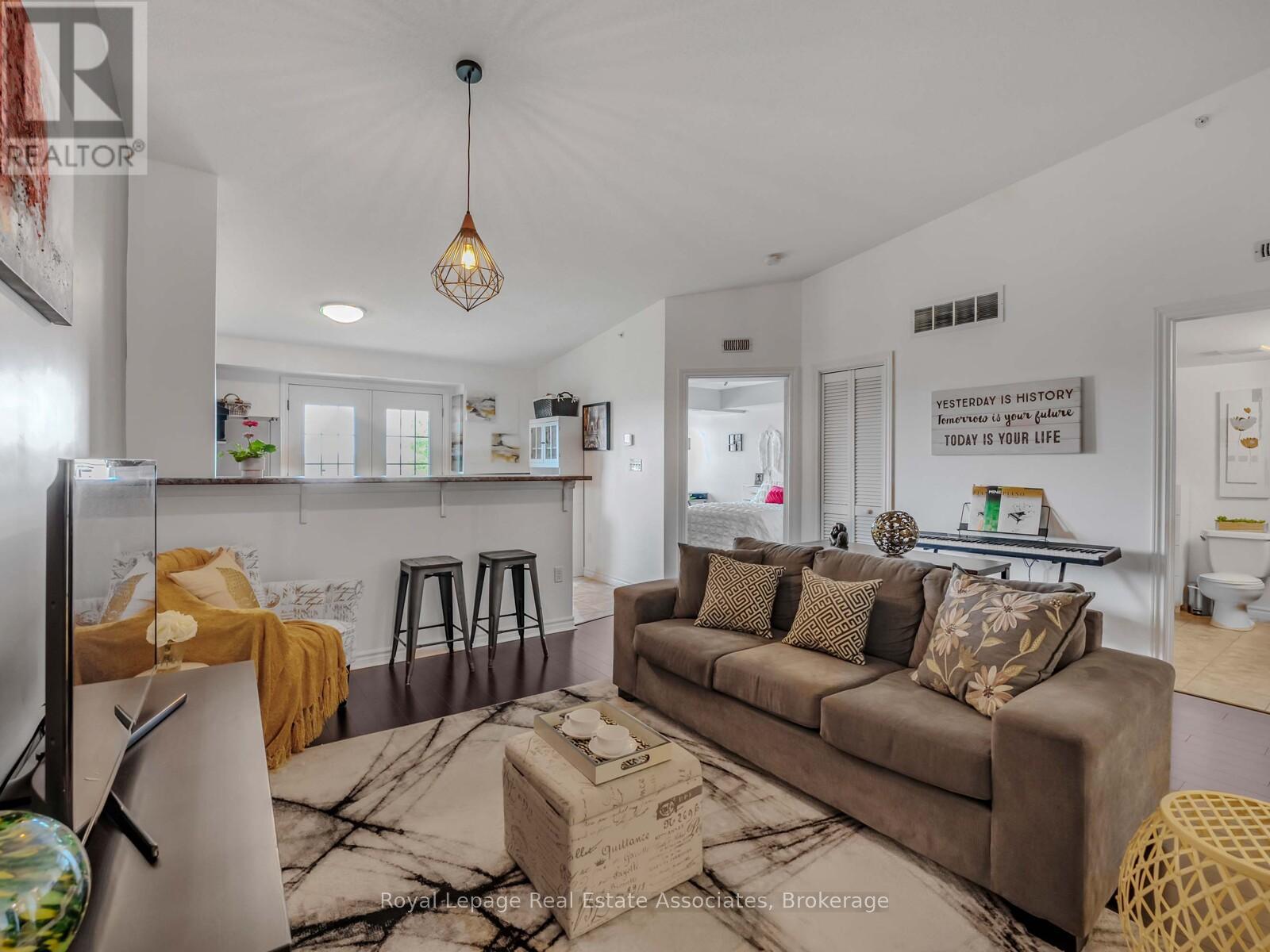 405 - 1390 Main Street E, Milton, Ontario  L9T 7S9 - Photo 2 - W12945616