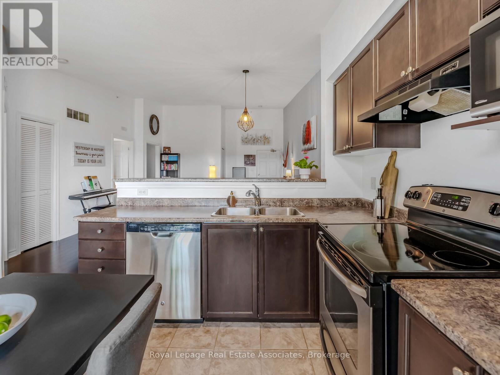 405 - 1390 Main Street E, Milton, Ontario  L9T 7S9 - Photo 9 - W12945616