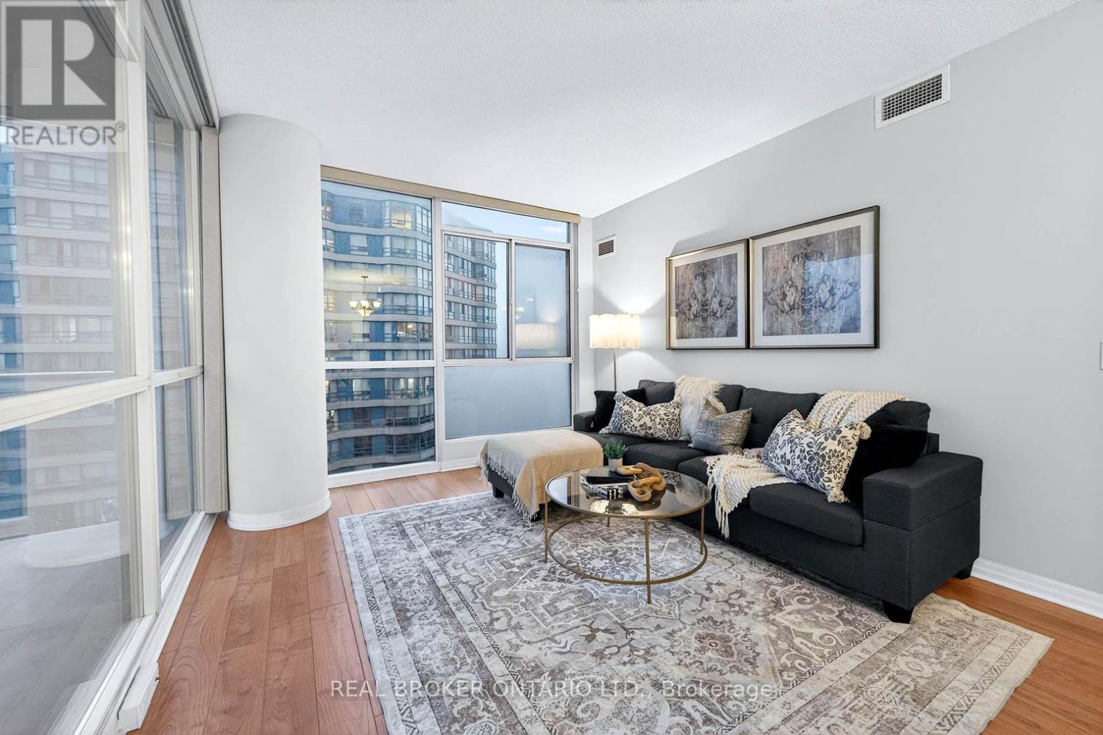 908 - 225 Webb Drive, Mississauga, Ontario  L5B 4P2 - Photo 10 - W12945654