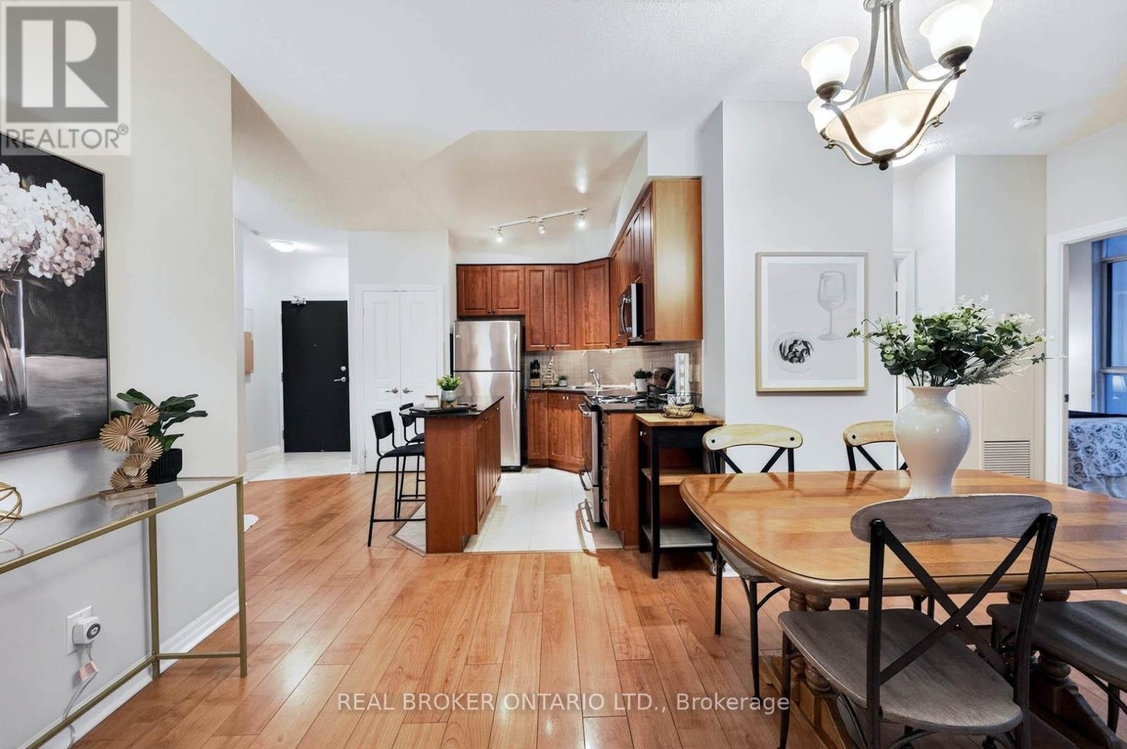 908 - 225 Webb Drive, Mississauga, Ontario  L5B 4P2 - Photo 16 - W12945654