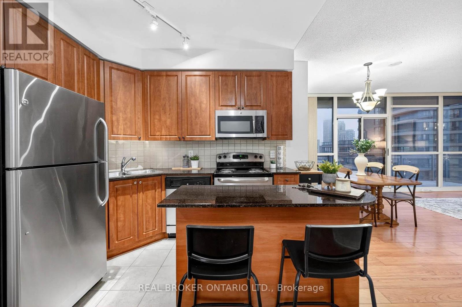 908 - 225 Webb Drive, Mississauga, Ontario  L5B 4P2 - Photo 21 - W12945654