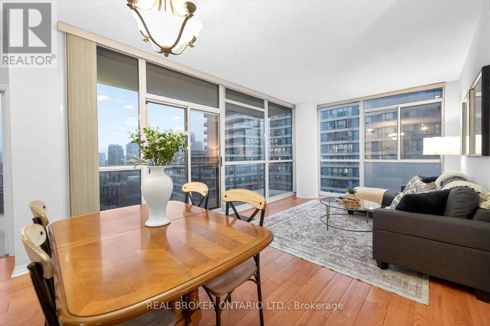 908 - 225 Webb Drive, Mississauga, Ontario  L5B 4P2 - Photo 6 - W12945654