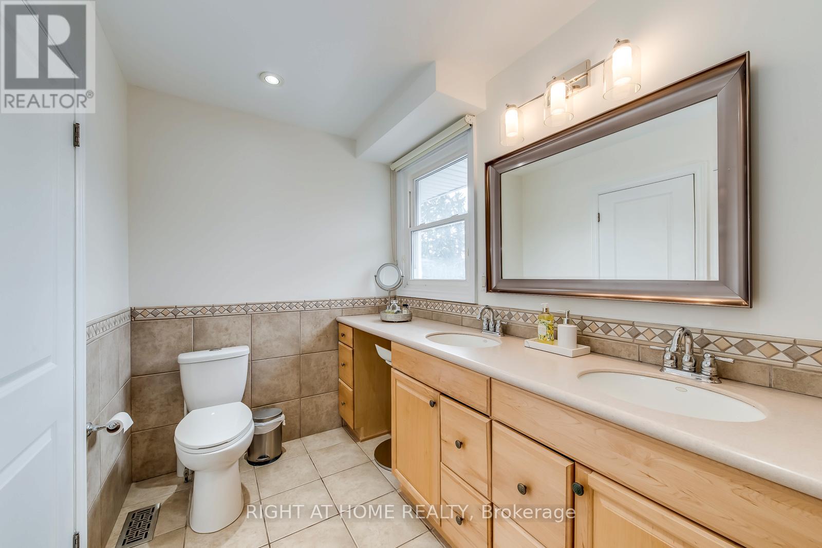 204 Walkers Line, Burlington, Ontario  L7N 2C3 - Photo 29 - W12945668