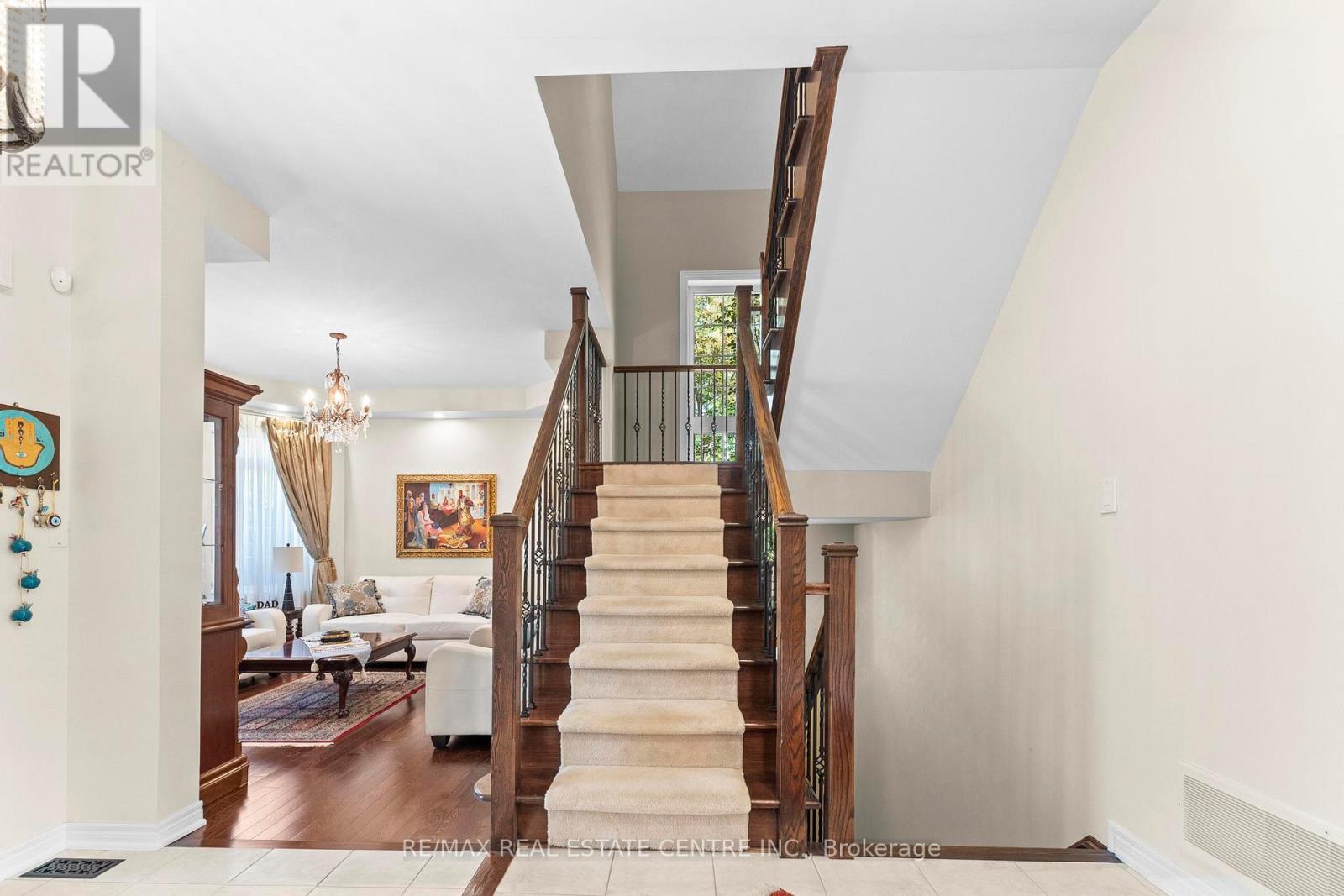 2454 Springforest Drive, Oakville, Ontario  L6M 0A1 - Photo 10 - W12945754