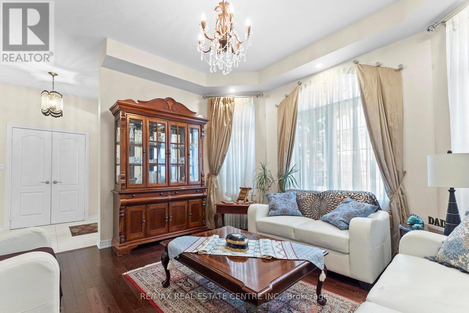 2454 Springforest Drive, Oakville, Ontario  L6M 0A1 - Photo 13 - W12945754