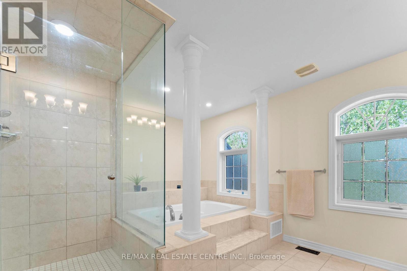 2454 Springforest Drive, Oakville, Ontario  L6M 0A1 - Photo 36 - W12945754