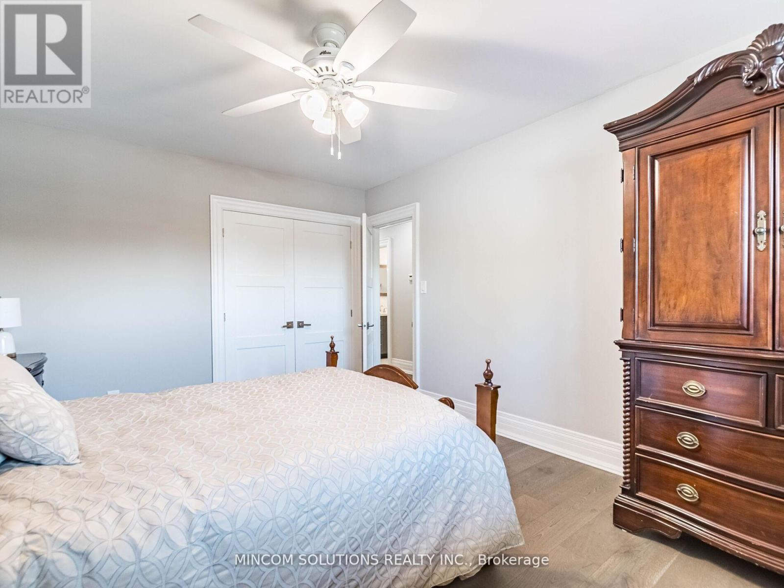 37 Suburban Drive, Mississauga, Ontario  L5N 1G8 - Photo 20 - W12945772