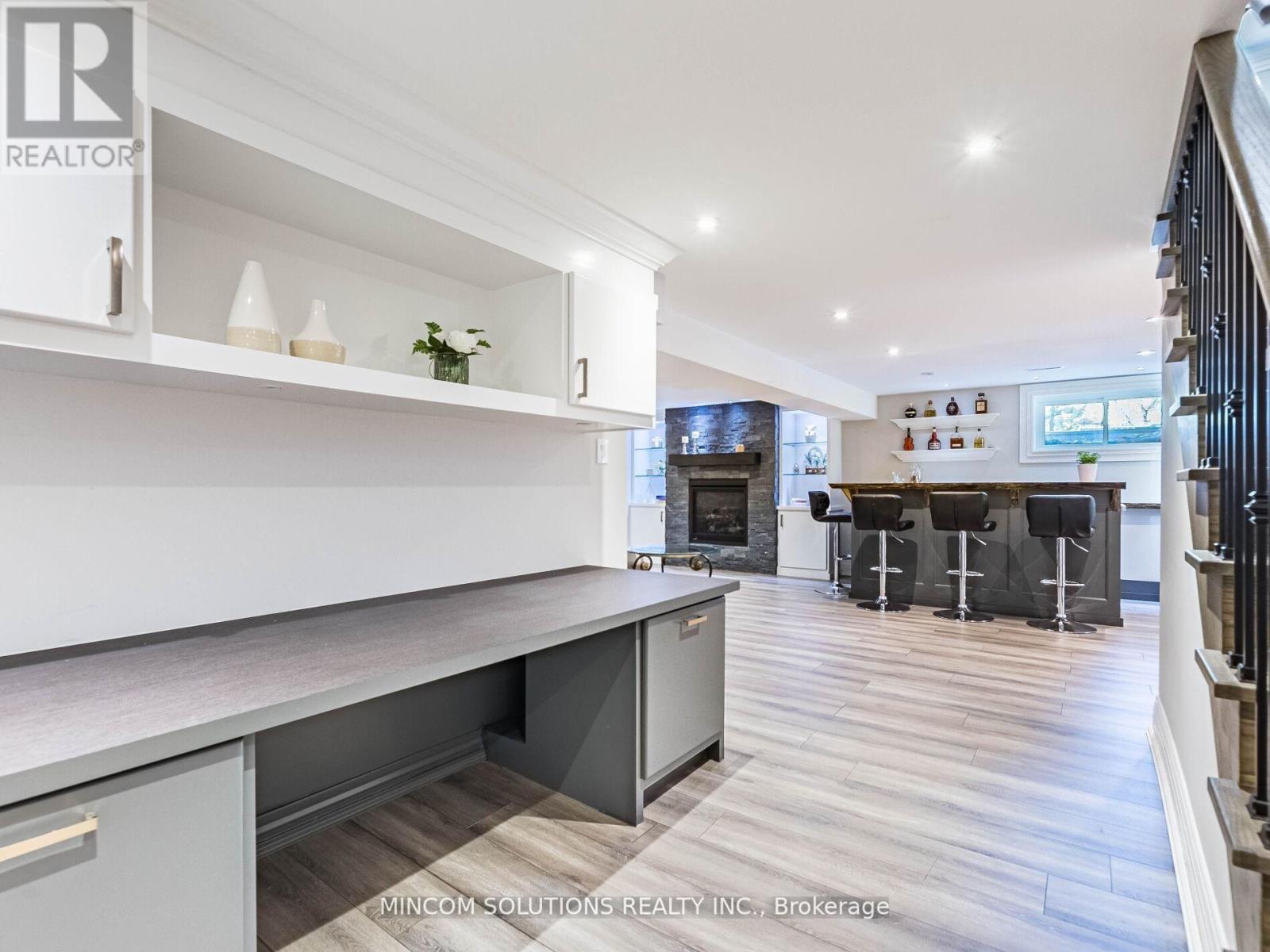 37 Suburban Drive, Mississauga, Ontario  L5N 1G8 - Photo 23 - W12945772