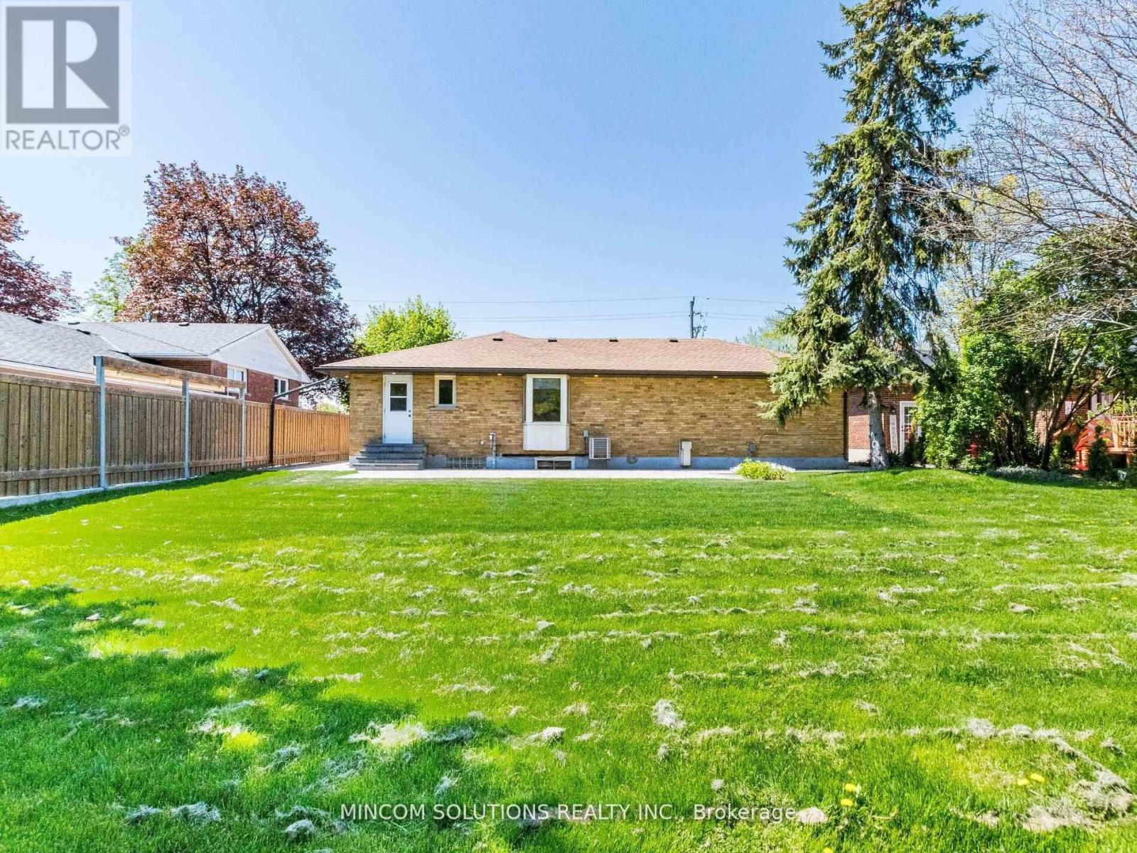 37 Suburban Drive, Mississauga, Ontario  L5N 1G8 - Photo 40 - W12945772