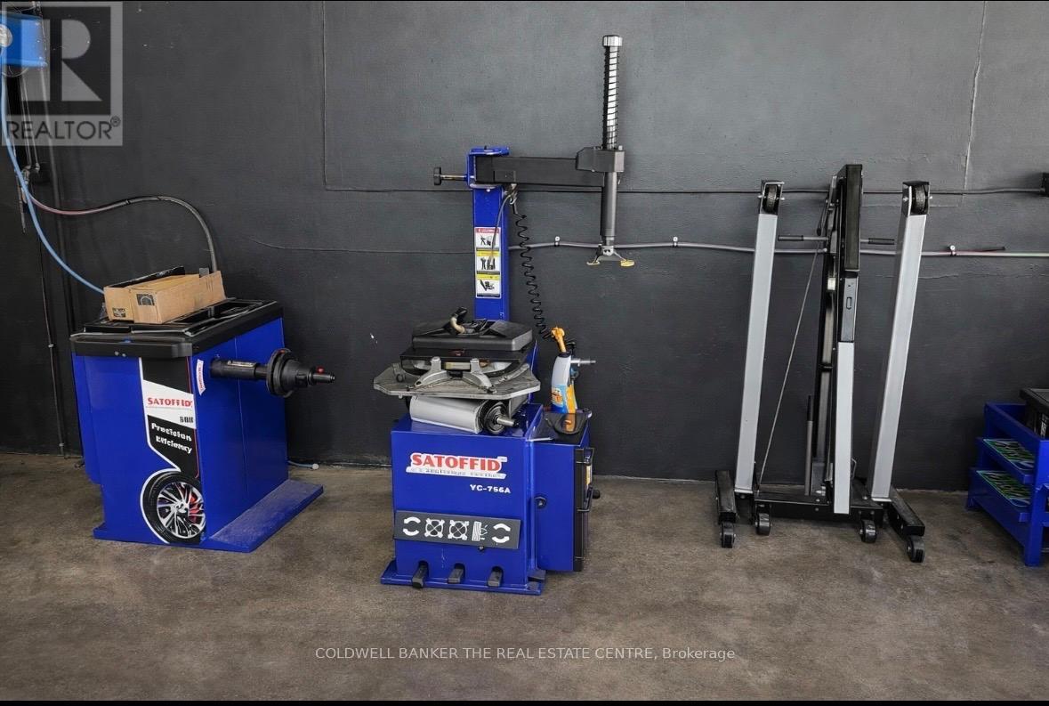 45 Iron Street, Toronto, Ontario  M9W 1H1 - Photo 3 - W12945812