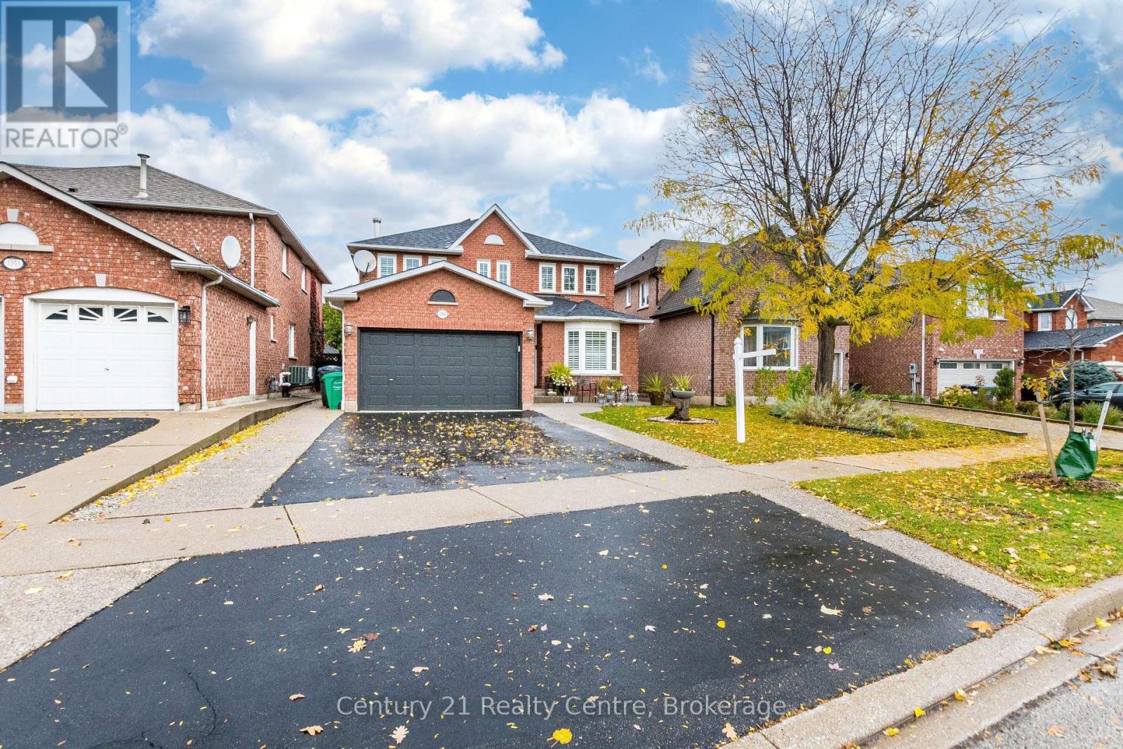 3349 Loyalist Drive, Mississauga, Ontario  L5L 5T9 - Photo 2 - W12945830