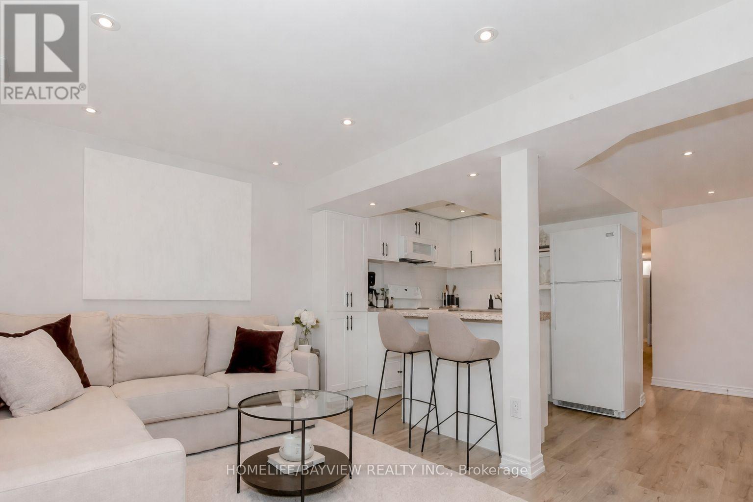 3542 Ashcroft Crescent, Mississauga, Ontario  L5C 2E7 - Photo 5 - W12945834