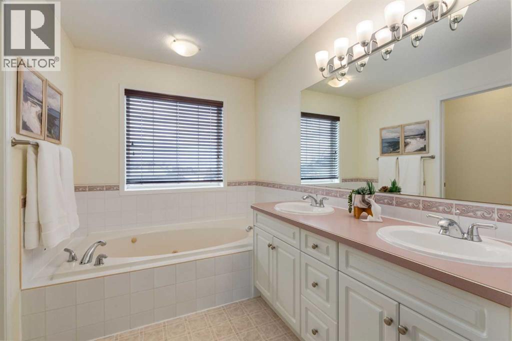 168 West Creek Pond, Chestermere, Alberta  T1X 1H4 - Photo 25 - A2298209