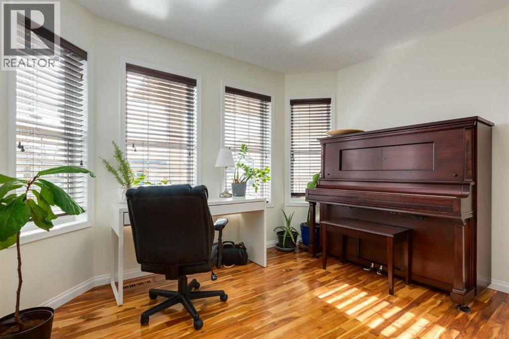 168 West Creek Pond, Chestermere, Alberta  T1X 1H4 - Photo 5 - A2298209