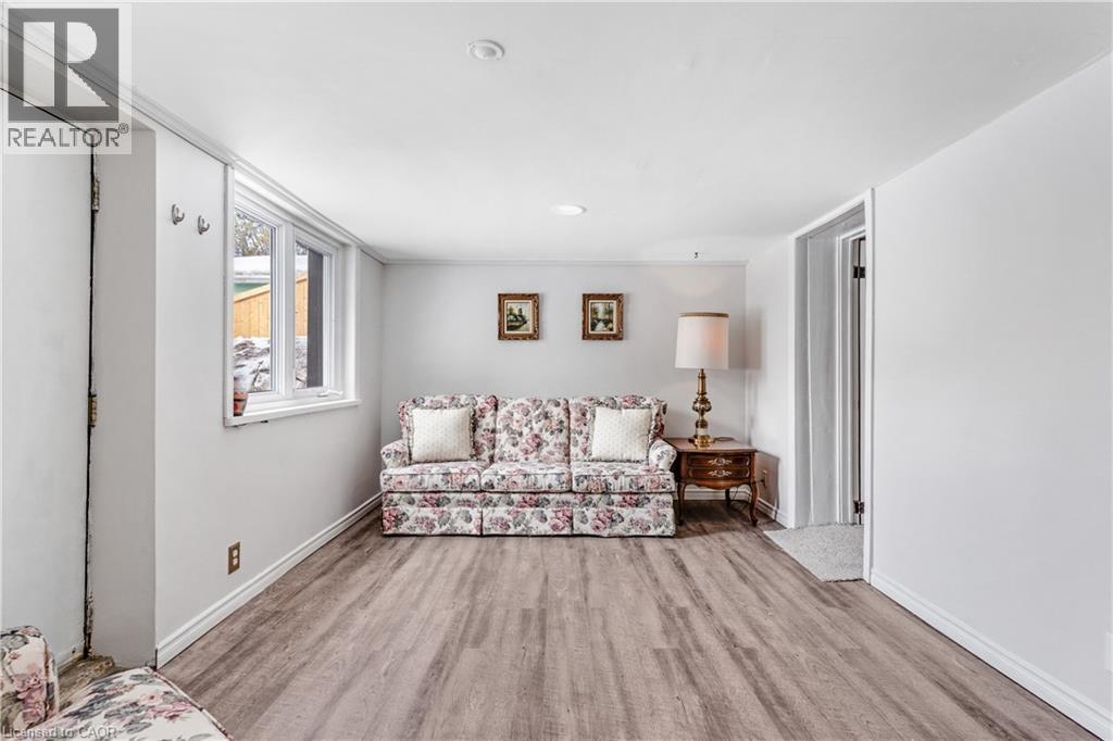 13 Devitt Avenue N, Waterloo, Ontario  N2J 3E7 - Photo 29 - 40814119