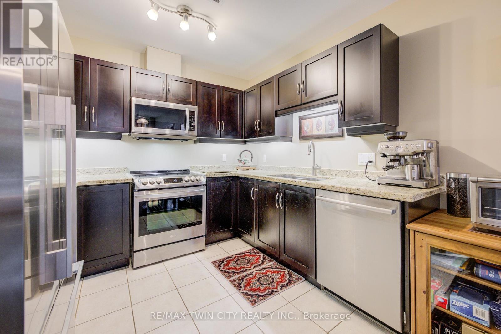 105 - 165 Duke Street E, Kitchener, Ontario  N2H 6T8 - Photo 14 - X12945556