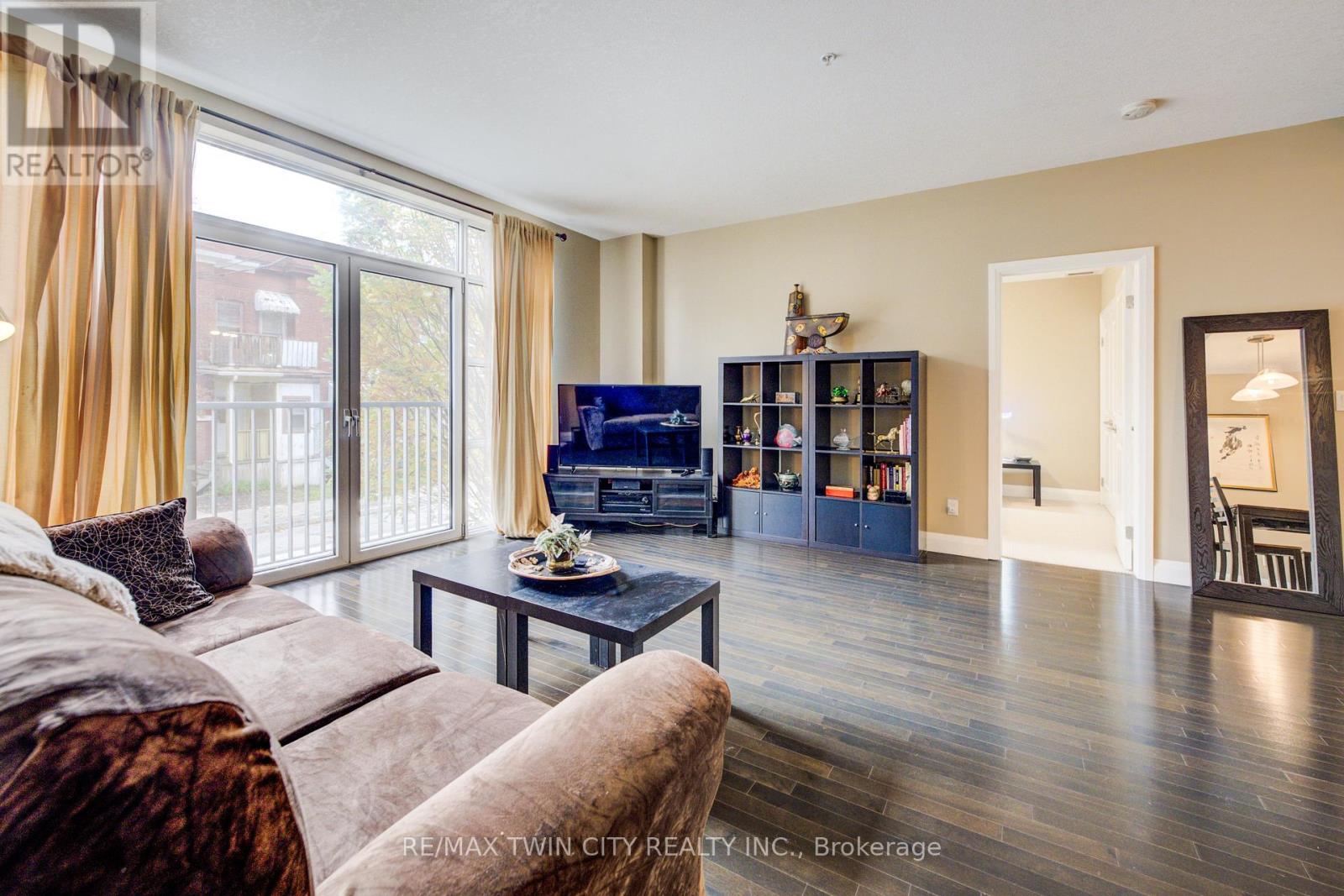 105 - 165 Duke Street E, Kitchener, Ontario  N2H 6T8 - Photo 2 - X12945556