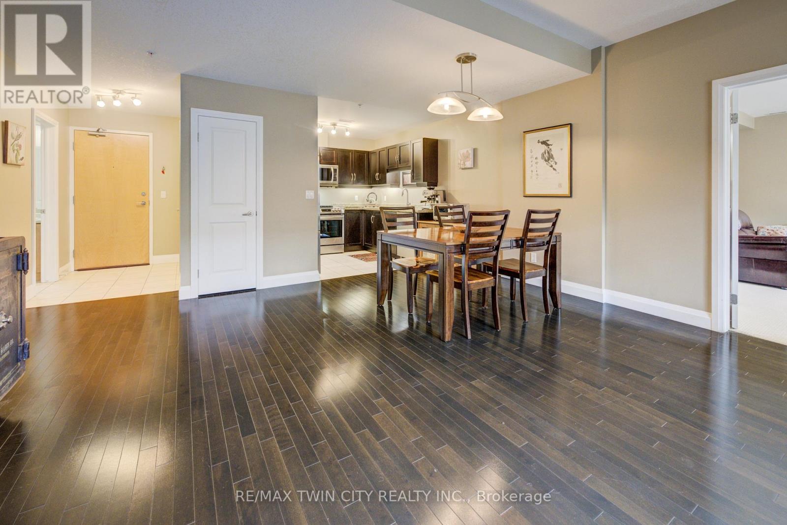 105 - 165 Duke Street E, Kitchener, Ontario  N2H 6T8 - Photo 4 - X12945556