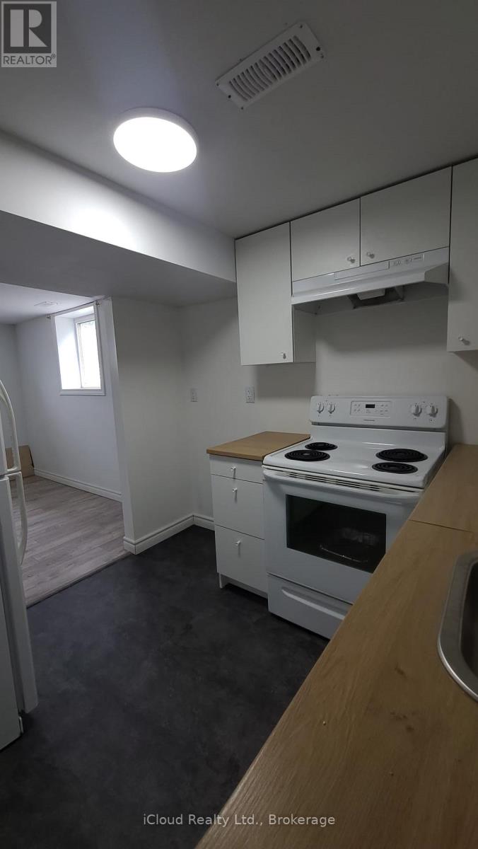 24 Chilton Drive, Hamilton, Ontario  L8J 1M2 - Photo 3 - X12945582