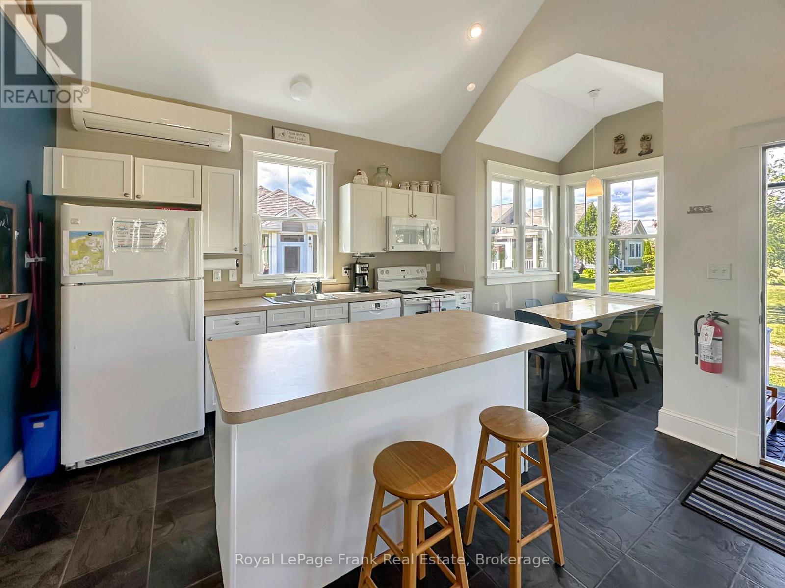 33 - 25 Butternut Lane, Prince Edward County, Ontario  K0K 1P0 - Photo 6 - X12945620