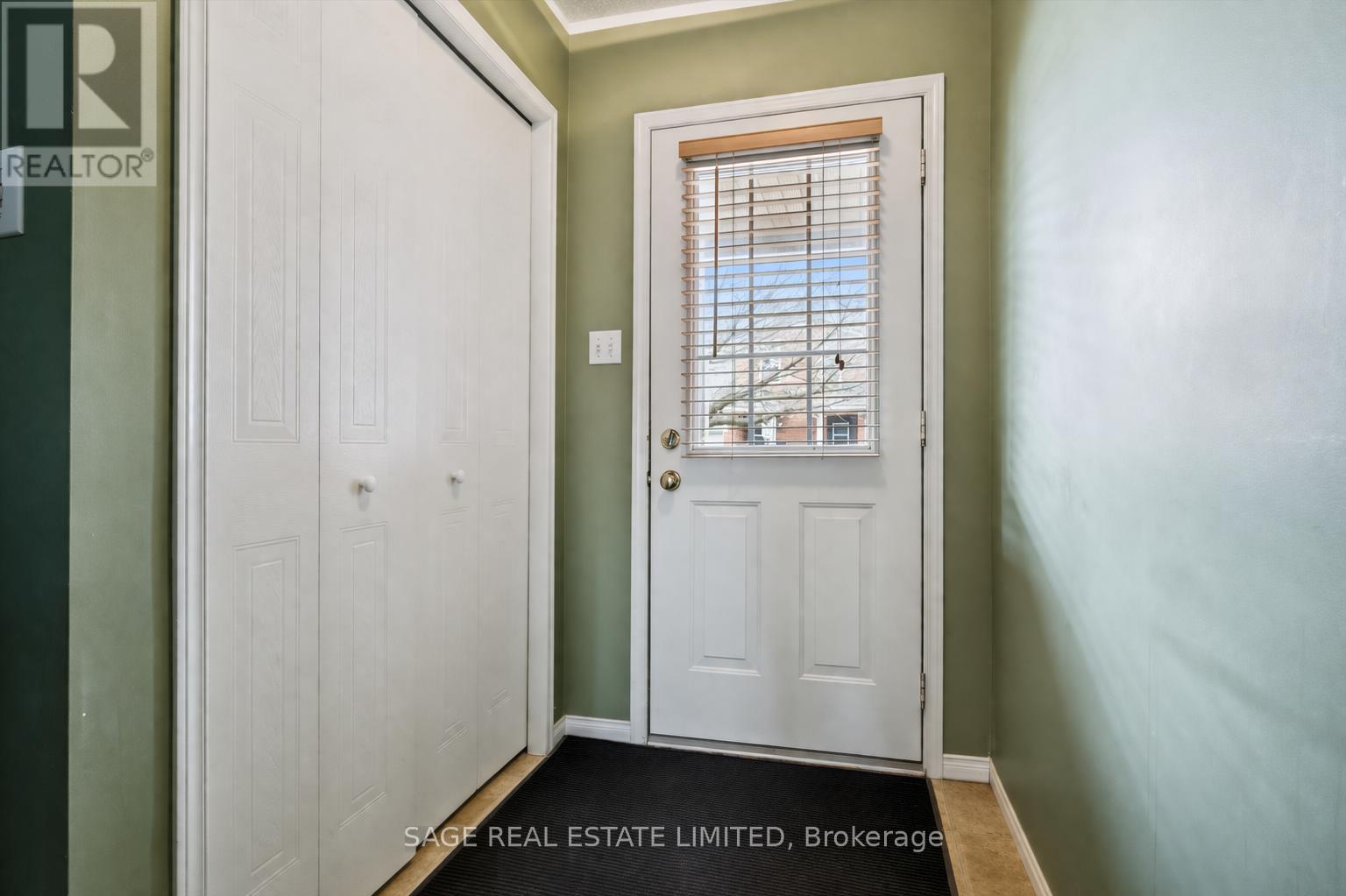 28 - 124 Gosling Gardens, Guelph, Ontario  N1G 5K6 - Photo 4 - X12945666